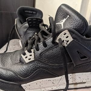 Jordan 4s oreo black and white 4.5y youth retro Jordans